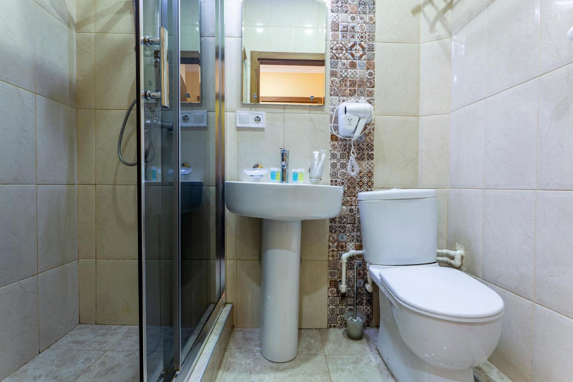 Hotel Middleton Тбилиси Екстериор снимка