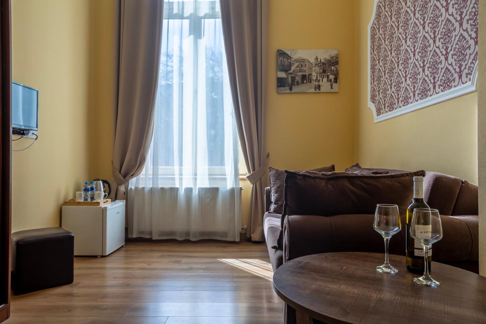 Hotel Middleton Тбилиси Екстериор снимка
