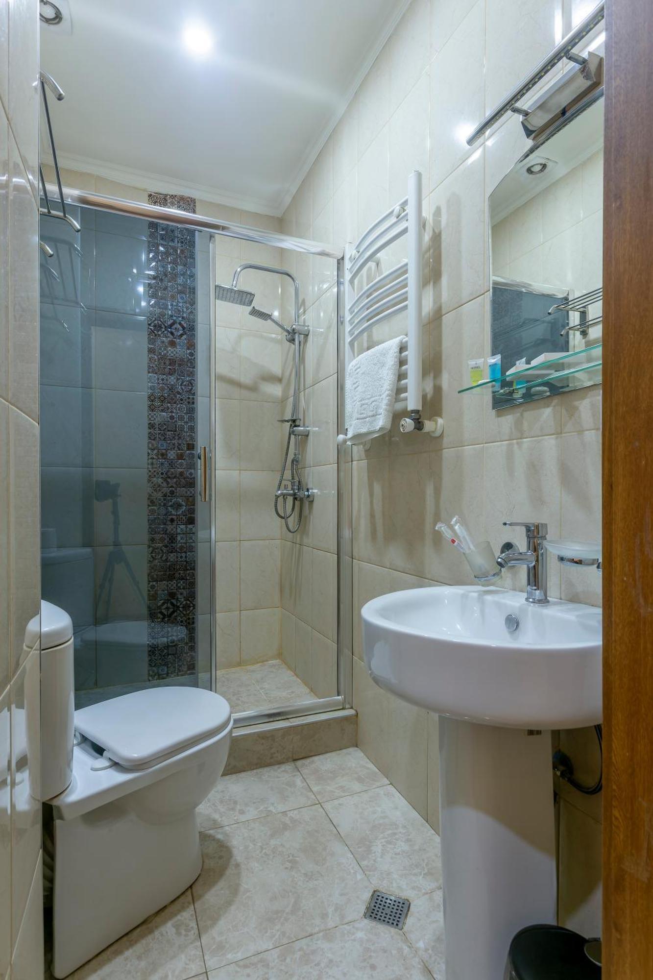Hotel Middleton Тбилиси Екстериор снимка